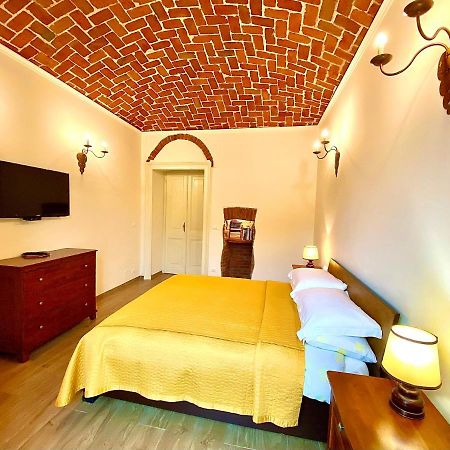 Exquisitely Renovated And Centrally Located Apartment With Free Parking Турин Экстерьер фото