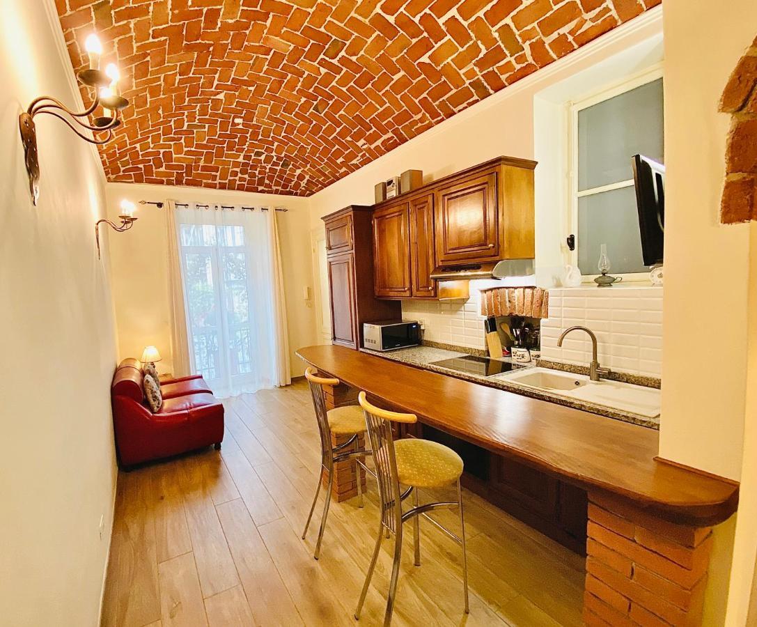 Exquisitely Renovated And Centrally Located Apartment With Free Parking Турин Экстерьер фото