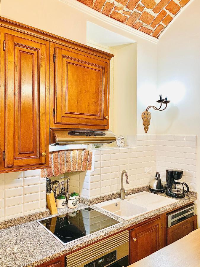 Exquisitely Renovated And Centrally Located Apartment With Free Parking Турин Экстерьер фото