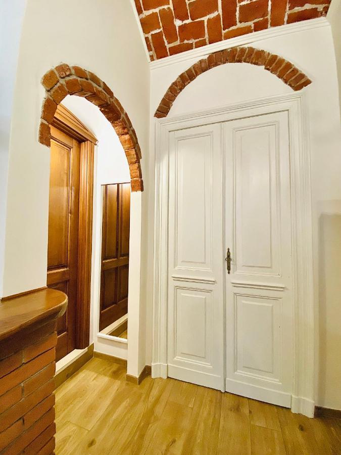 Exquisitely Renovated And Centrally Located Apartment With Free Parking Турин Экстерьер фото